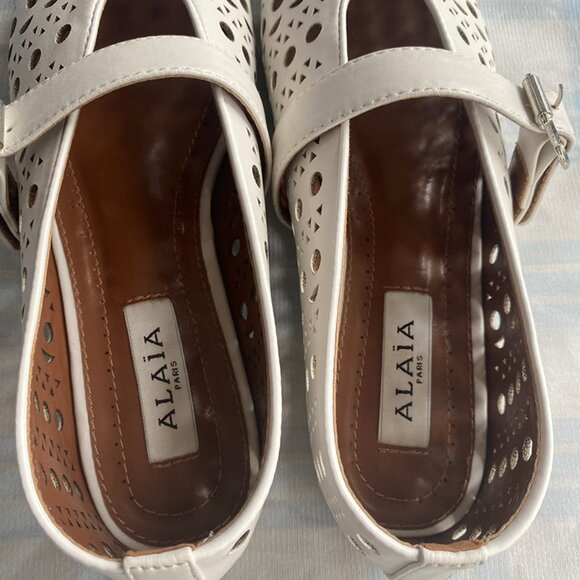 Alaïa's White, Hollowed-Out Leather Shoes Feature A Circular Upper And A Single- - Picture 7 of 7